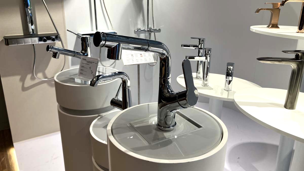 Vòi lavabo nóng lạnh TOTO TLS083J0V dây rút