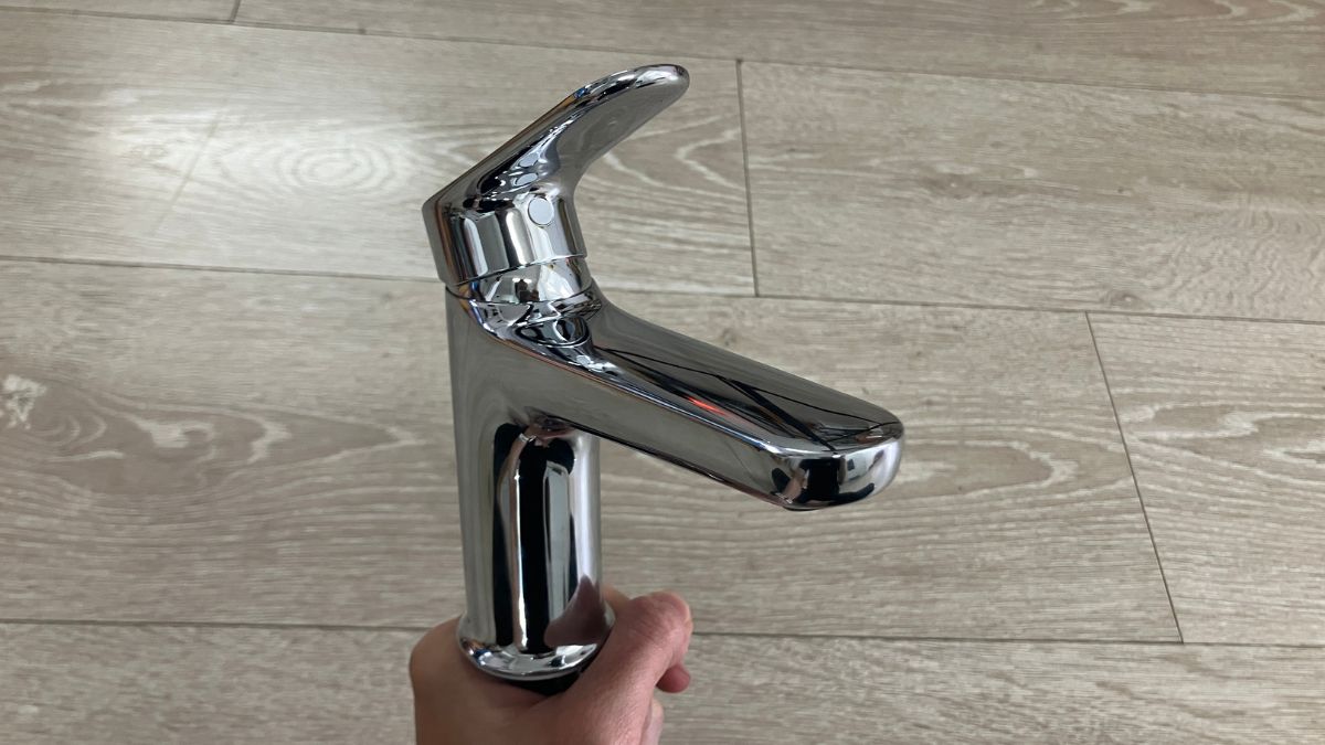 Vòi lavabo lạnh TOTO TLS101A0V New Standard