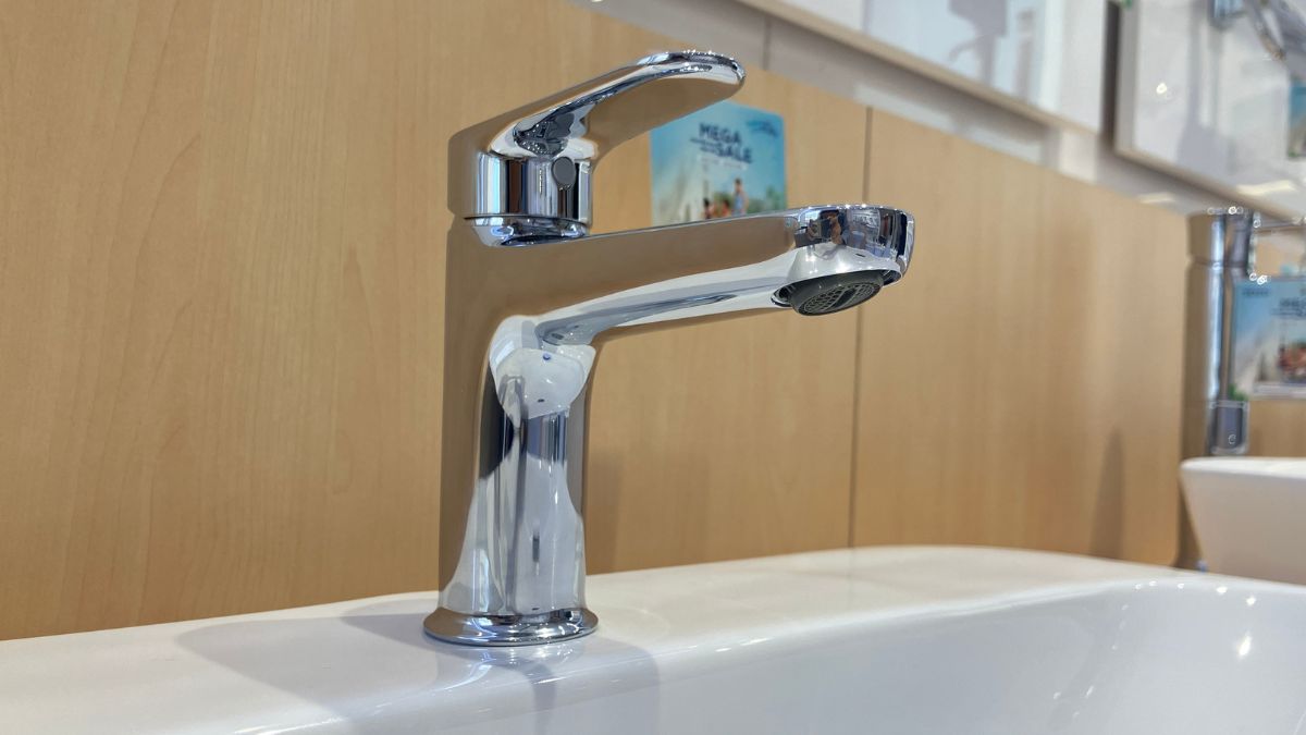 Vòi lavabo lạnh TOTO TLS101A0V New Standard