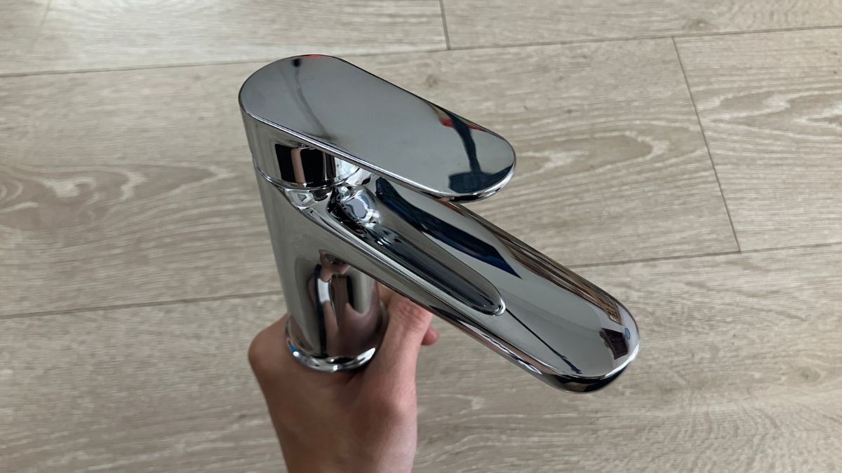 Vòi lavabo lạnh TOTO TLS101A0V New Standard