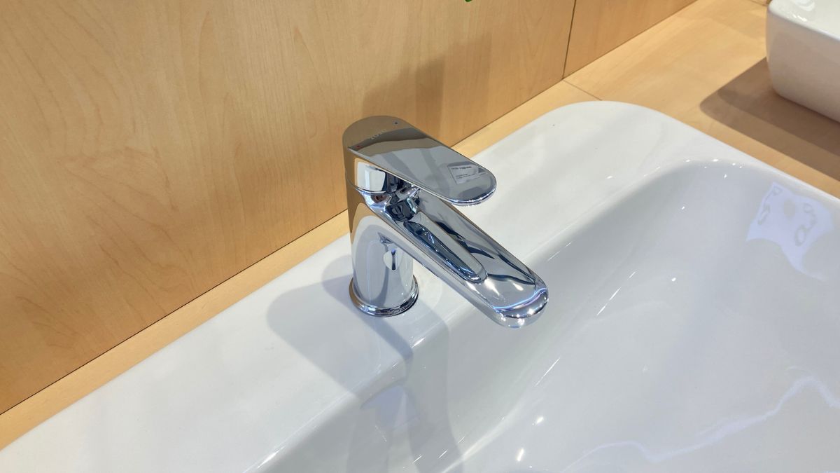 Vòi lavabo nóng lạnh TOTO TLS103A0V New Standard