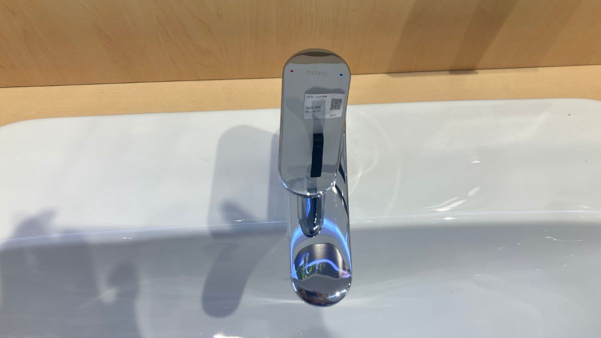 Vòi lavabo nóng lạnh TOTO TLS103A0V New Standard