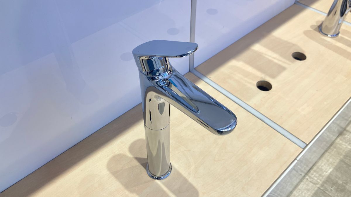 Vòi lavabo nóng lạnh TOTO TLS103E0V New Standard