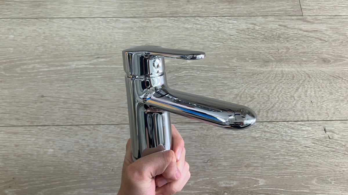 Vòi lavabo lạnh TOTO TVLC101NSR