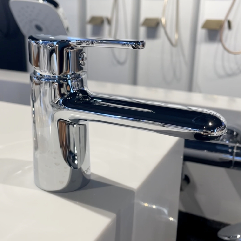 Vòi lavabo nóng lạnh New Standard TOTO TVLM102NSR