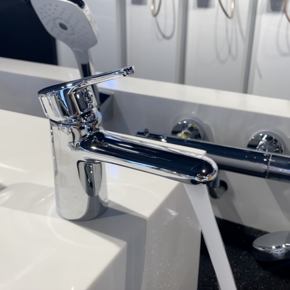 Vòi lavabo nóng lạnh New Standard TOTO TVLM102NSR