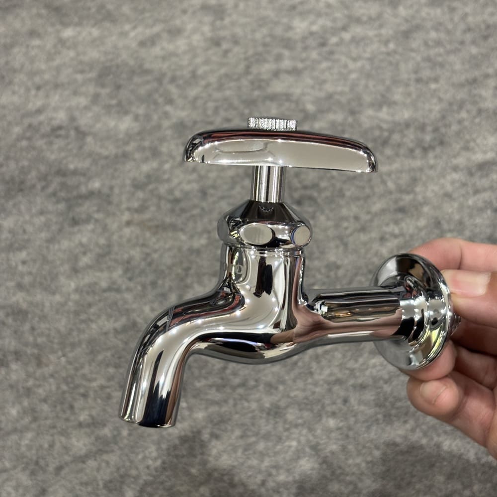 Vòi nước lạnh gắn tường TOTO T23B13