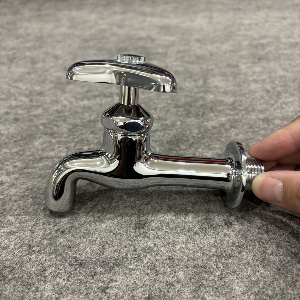 Vòi nước lạnh gắn tường TOTO T23B13