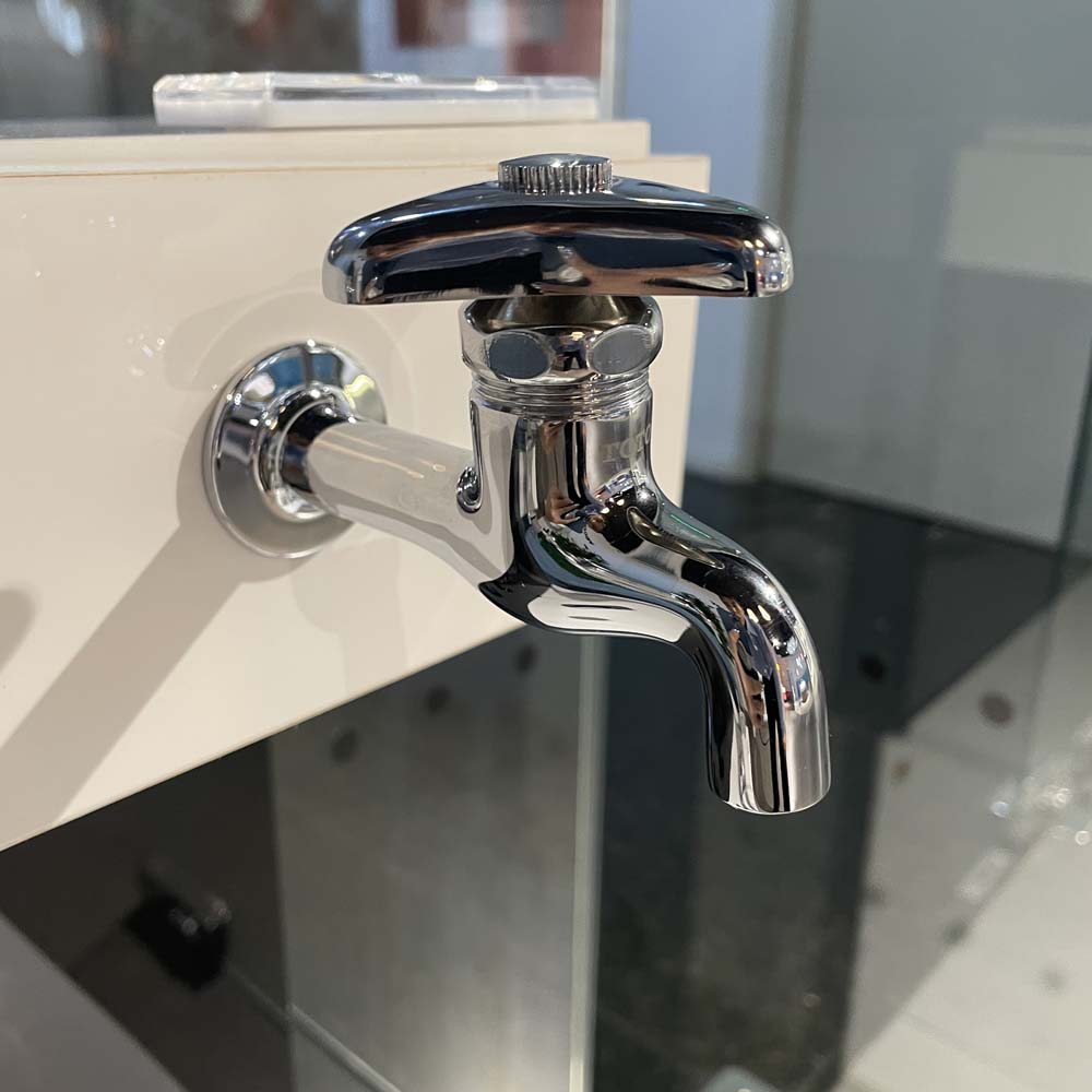 Vòi nước lạnh gắn tường TOTO T23B13