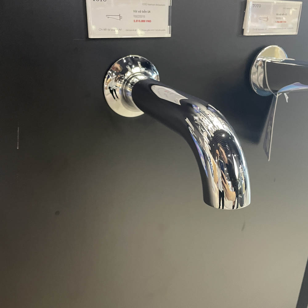 Vòi xả bồn âm tường LN TOTO TBS02001B