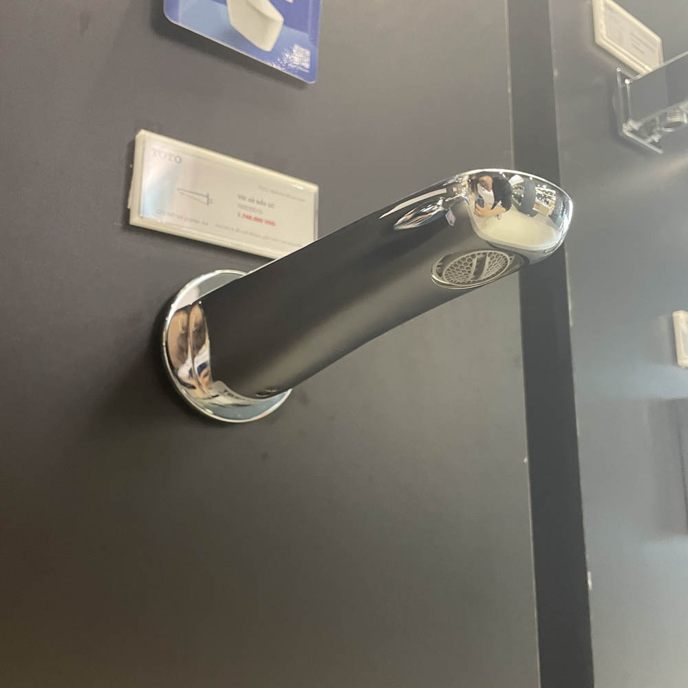 Vòi xả bồn âm tường LC TOTO TBS03001B