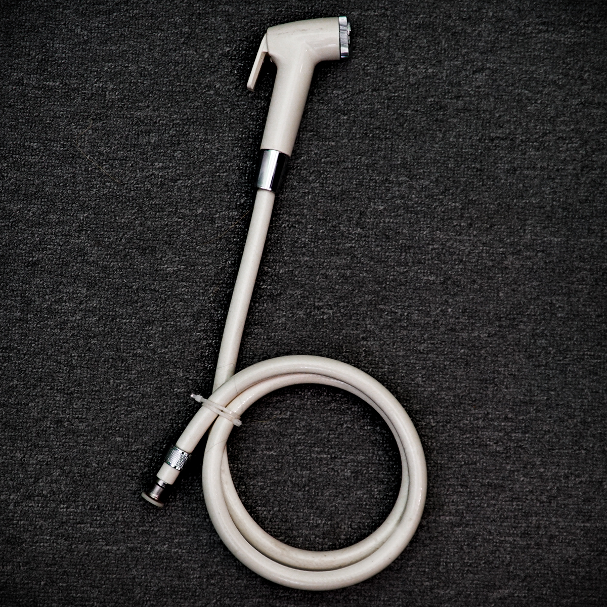 Vòi xịt vệ sinh TOTO THX20NBPIV nhựa