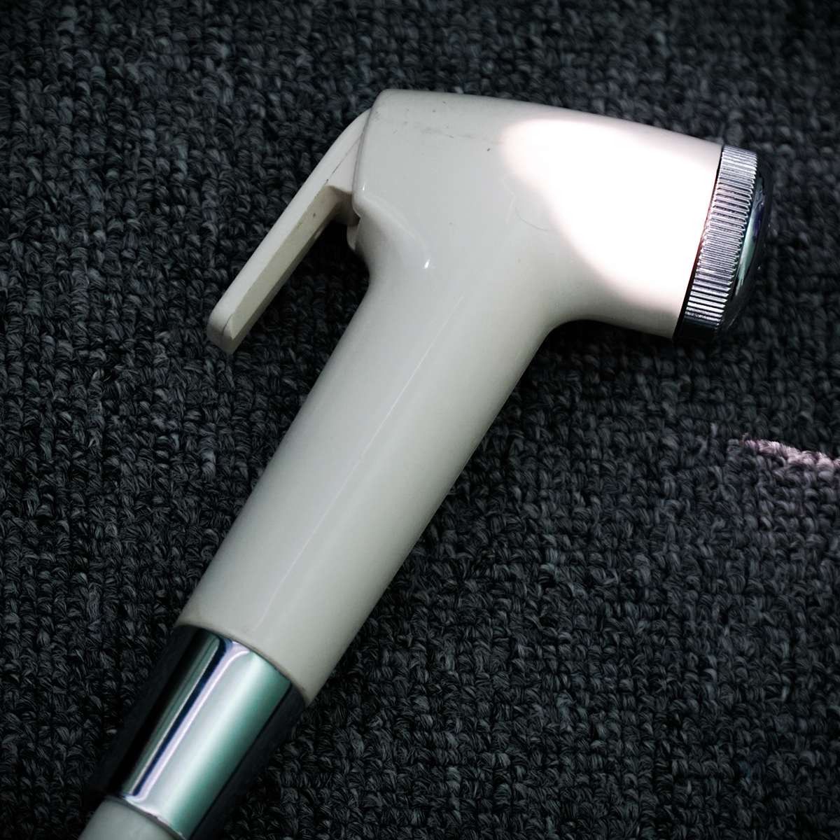 Vòi xịt vệ sinh TOTO THX20NBPIV nhựa