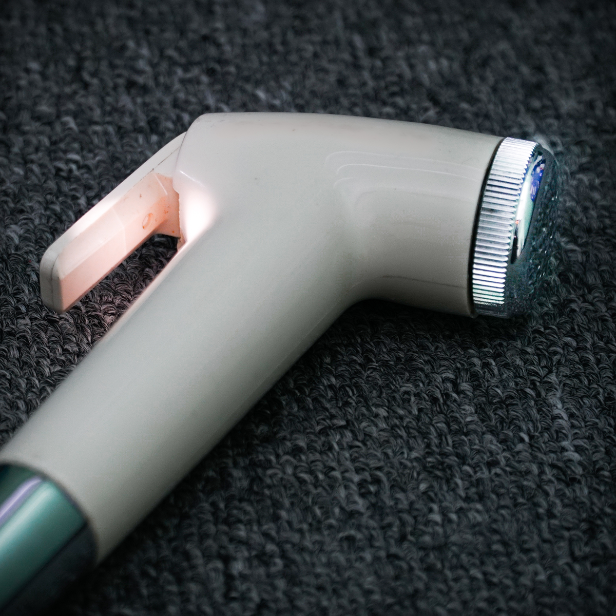 Vòi xịt vệ sinh TOTO THX20NBPIV nhựa