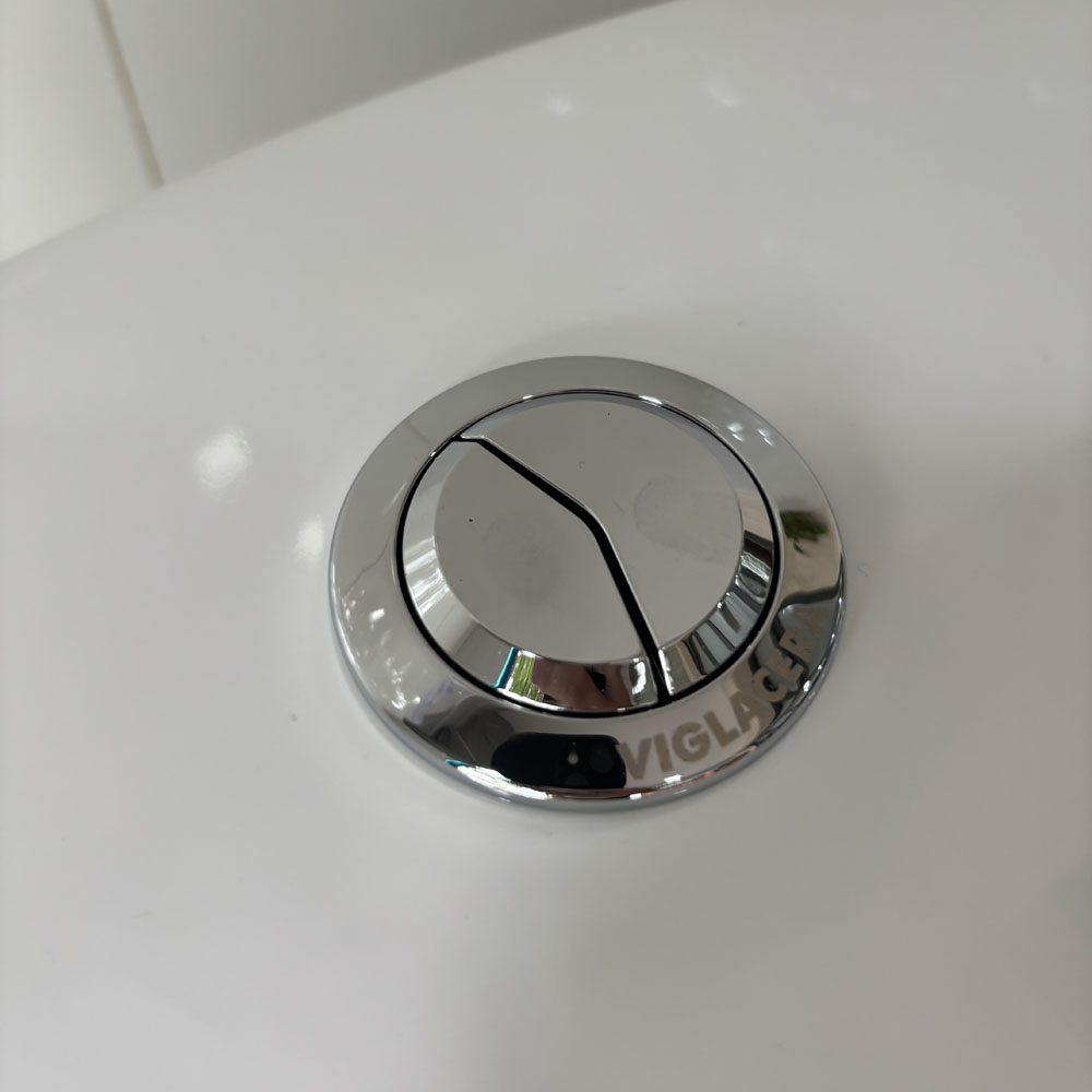 Bồn cầu 1 khối Viglacera V35M nắp êm xả xoáy (+ vòi xịt VG826)