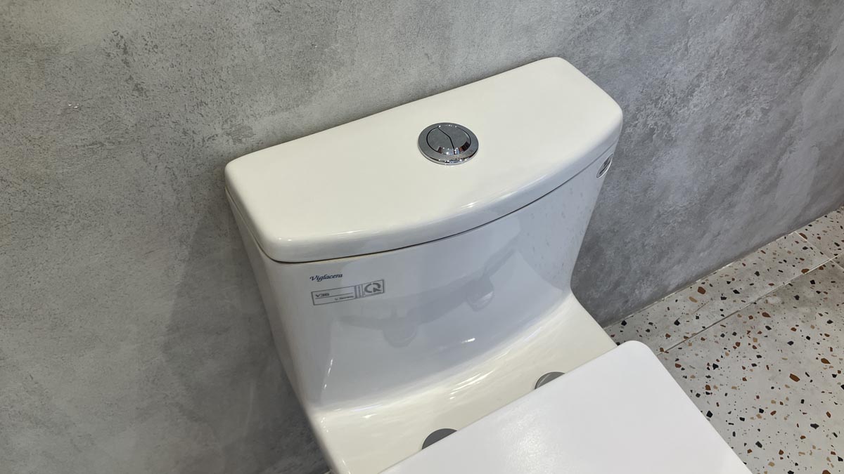 Bồn cầu 1 khối Viglacera V36 nắp êm (+ vòi xịt VG826)
