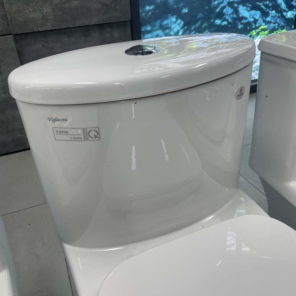 Bồn cầu 1 khối Viglacera V37M nắp êm (+ vòi xịt VG826)