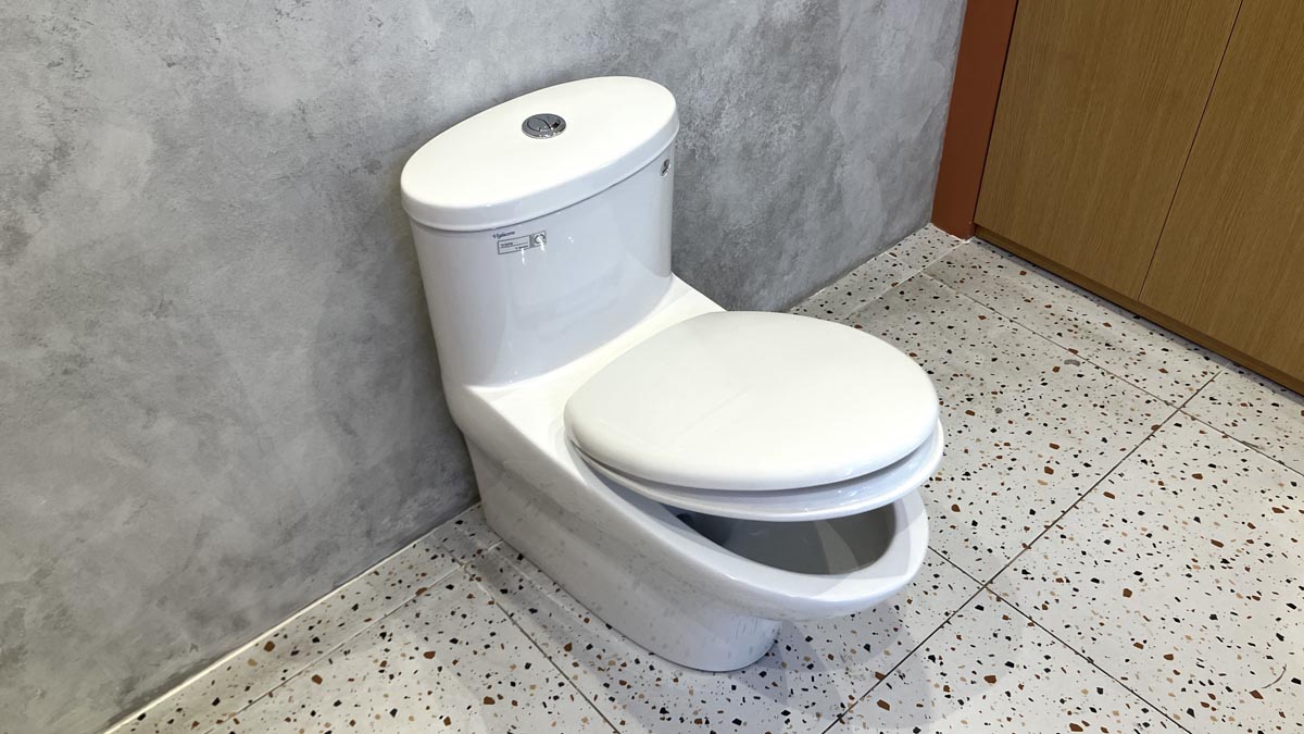 Bồn cầu 1 khối Viglacera V37S nắp êm tráp nhựa con thỏ rời (+ vòi xịt VG826)