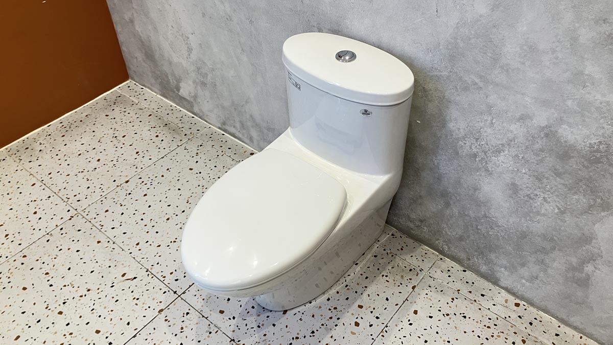 Bồn cầu 1 khối Viglacera V37S nắp êm tráp nhựa con thỏ rời (+ vòi xịt VG826)