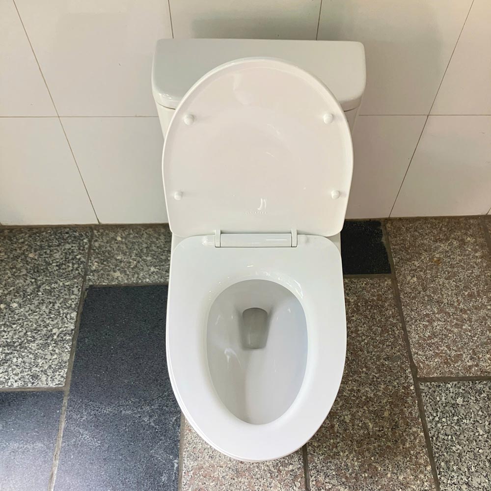 Bồn cầu 1 khối Viglacera V63 nắp êm (+ vòi xịt VG826 & van VG853)