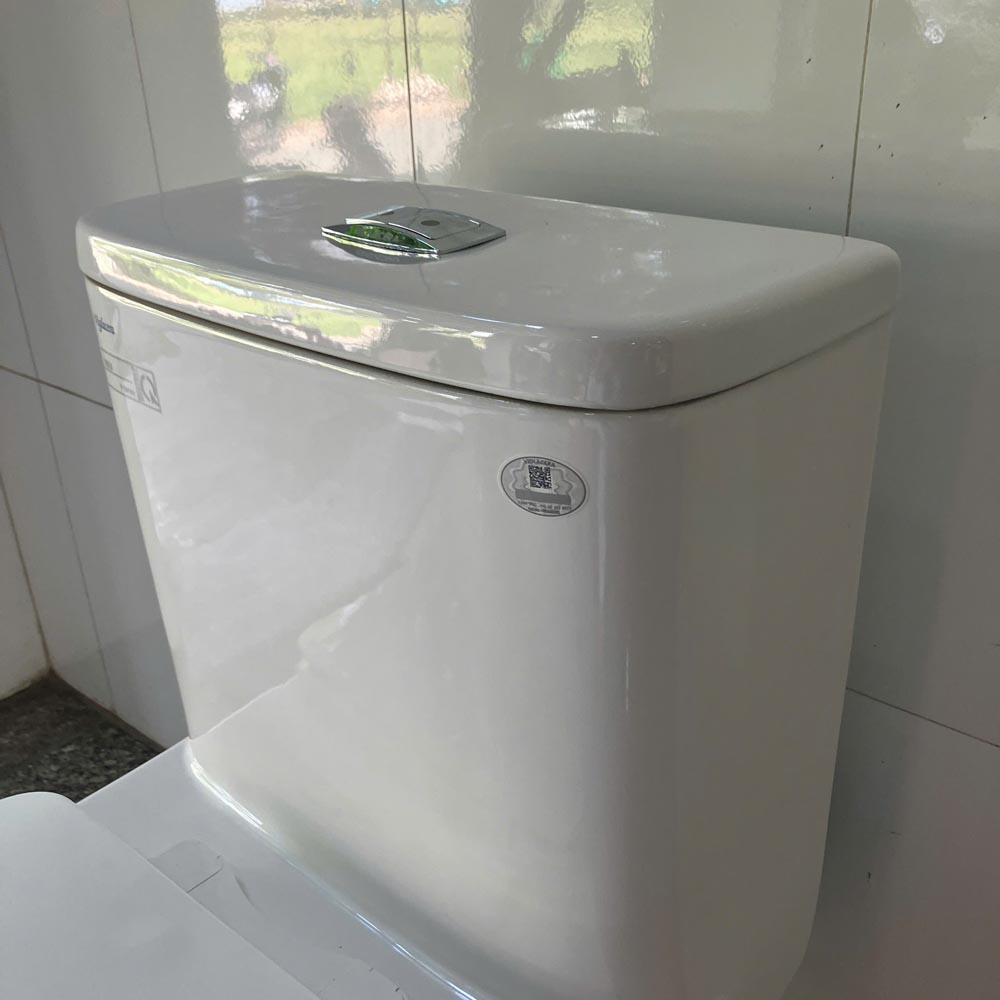 Bồn cầu 1 khối Viglacera V63 nắp êm (+ vòi xịt VG826 & van VG853)