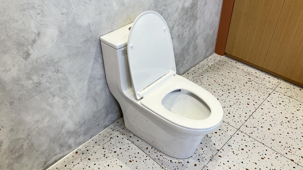 Bồn cầu 1 khối Viglacera V65 nắp êm (+ vòi xịt VG826 & van VG853)