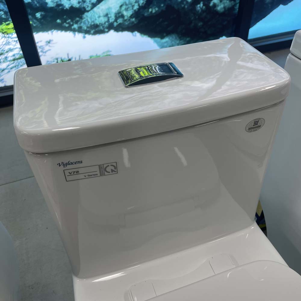 Bồn cầu 1 khối Viglacera V72-CAU nắp êm (+ vòi xịt VG826)