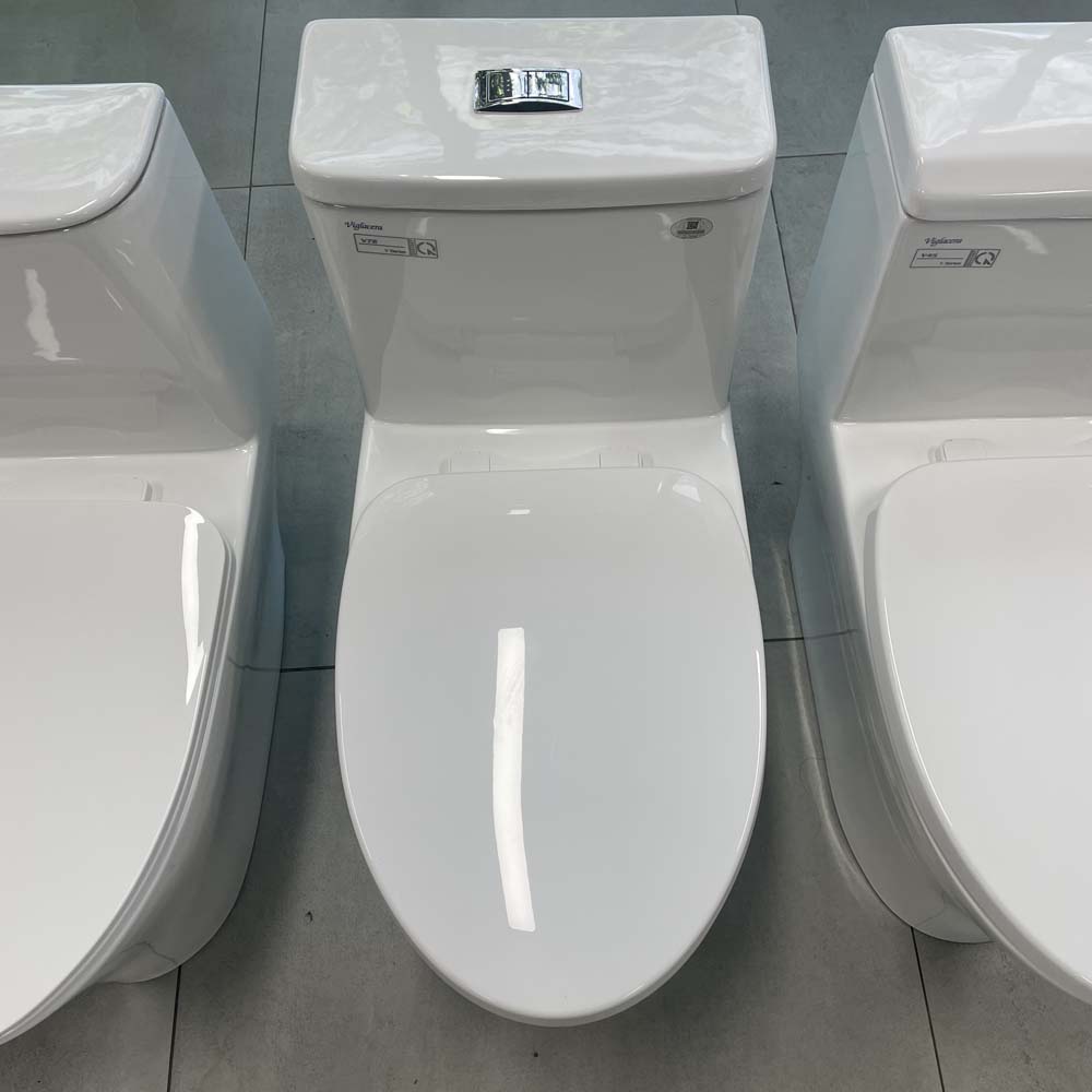 Bồn cầu 1 khối Viglacera V72-CAU nắp êm (+ vòi xịt VG826)