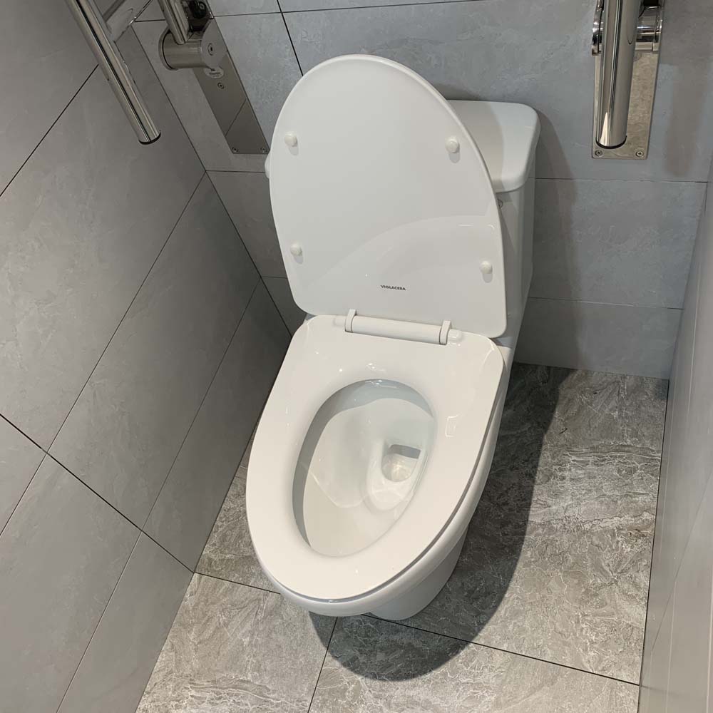 Bồn cầu 1 khối Viglacera V811 nắp êm (+ vòi xịt VG826)