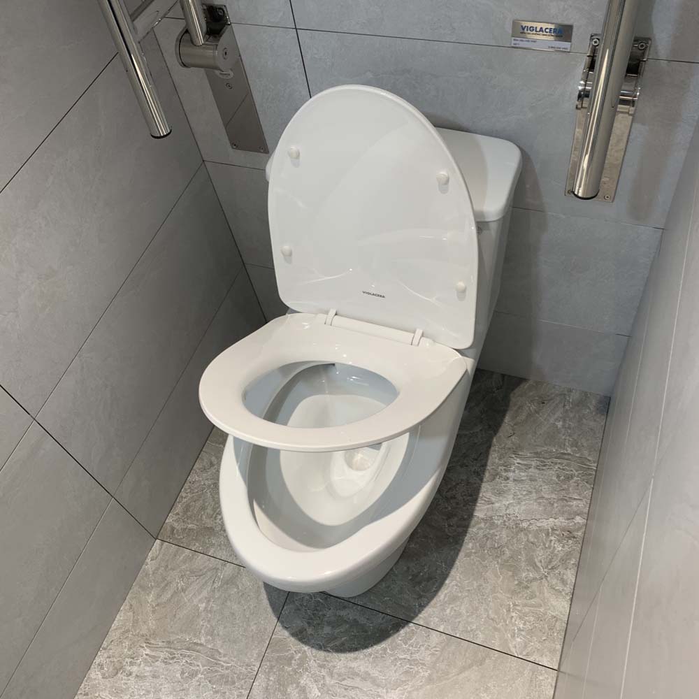 Bồn cầu 1 khối Viglacera V811 nắp êm (+ vòi xịt VG826)