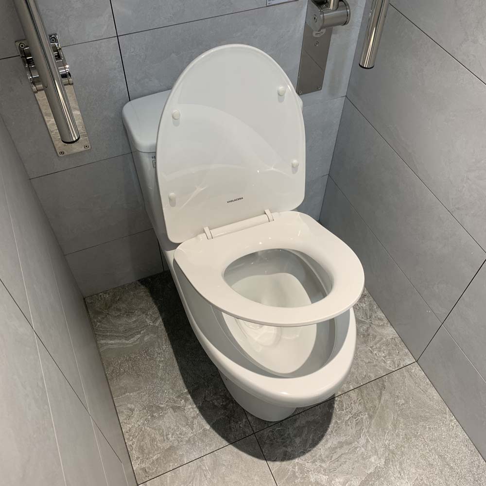 Bồn cầu 1 khối Viglacera V811 nắp êm (+ vòi xịt VG826)