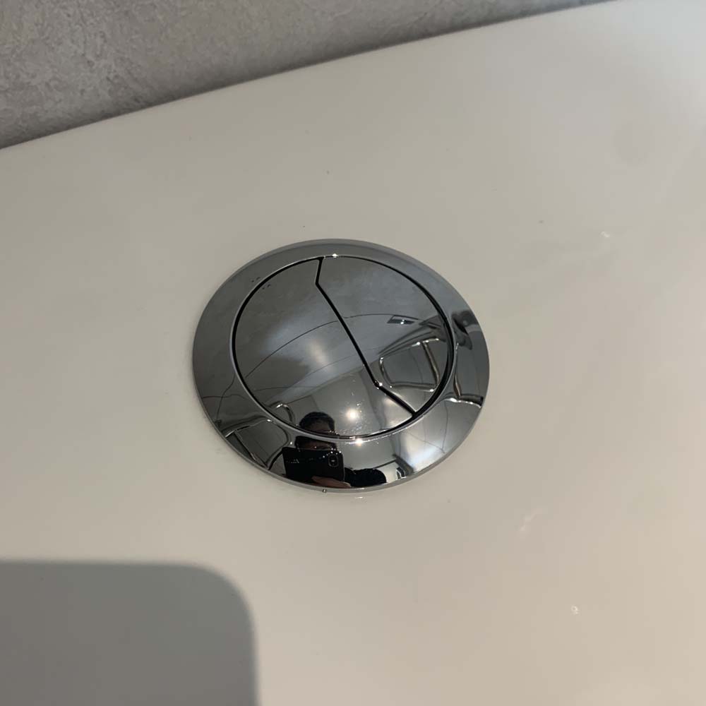 Bồn cầu 1 khối Viglacera V811 nắp êm (+ vòi xịt VG826)