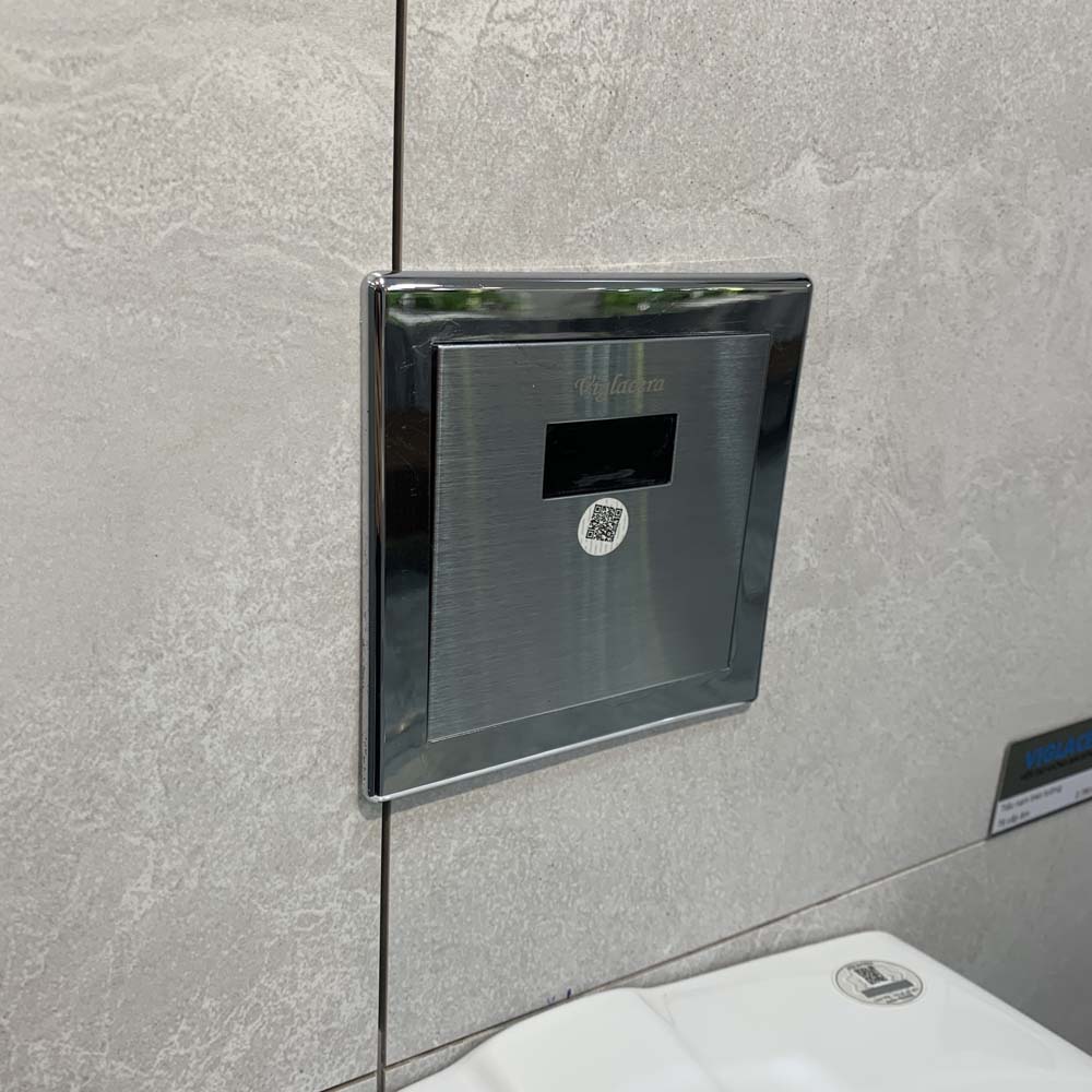 Bộ xả tiểu cảm ứng âm tường dùng pin Viglacera VG843