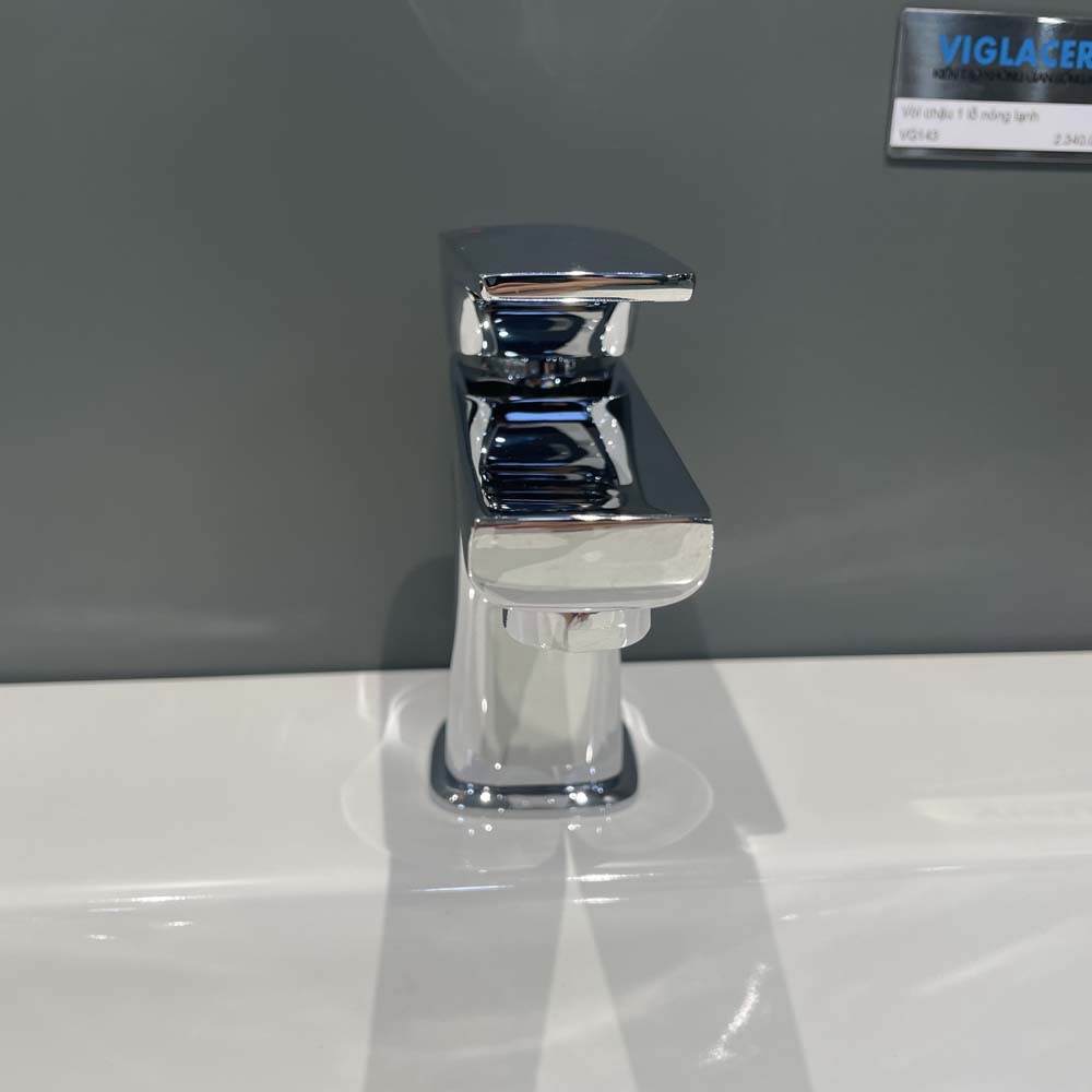 Vòi chậu lavabo nóng lạnh Viglacera VG143